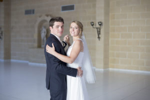 danse jeunes maries souriants chateau lafitte laguens yvrac Sebastien Huruguen Photographe Mariage Bordeaux