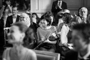 mariage-mairie-de-bordeaux-sebastien-huruguen-photographe-ceremonie-civile-invites-applaudissent