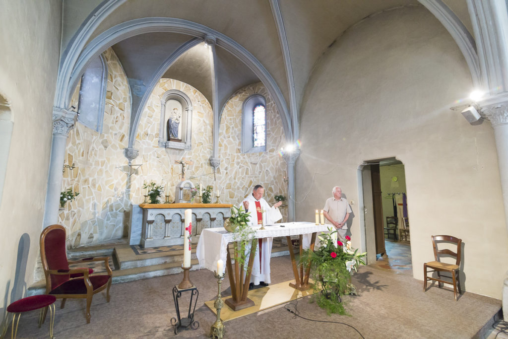 mariage couple de maries eglise notre dame de beyssac a marmande invités et témoins sebastien huruguen