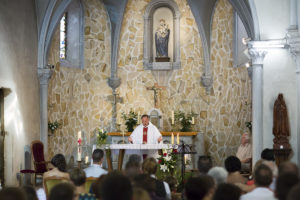 mariage couple de maries eglise notre dame de beyssac a marmande invités et témoins sebastien huruguen