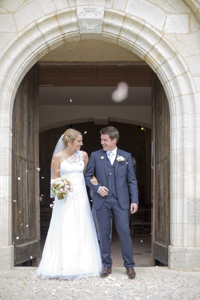 Photographe Mariage Bordeaux sortie eglise ceremonie religieuse yvrac fleurs Sebastien Huruguen