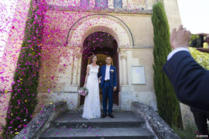 photographe-mariage-dordogne-sebastien-huruguen-eglise-clermont-de-beauregard-couple-jeunes-maries-les-mariages-de-mademoiselle-L