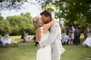 photographe-mariage-sebastien-huruguen-bordeaux-couple-maries-amour-bouquet-diy-champetre-robe-blanche-dentelle