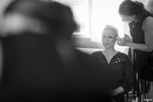 sebastien-huruguen-photographe-de-mariage-bordeaux-preparatifs-de-la-mariee-maquillage-reflet-miroir