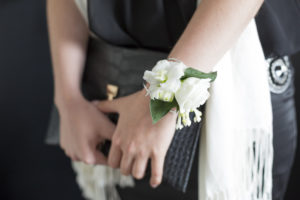 bracelet de fleur pour les demoiselles d'honneur mariage bordeaux photographe