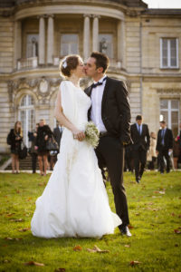 Sebastien Huruguen Photographe Mariage Bordeaux sortie mairie talence peixotto parc jardin baiser bisous embrasse