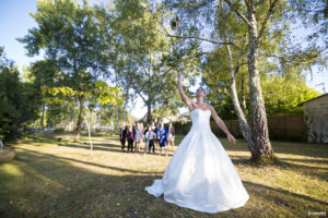 sebastien-huruguen-photographe-mariage-gironde-bordeaux-soleil-septembre-lancer-bouquet