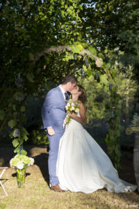 sebastien-huruguen-photographe-mariage-saint-yzan-de-soudiac-gironde-bordeaux-vignes-soleil-septembre-ceremonie-laique-arche