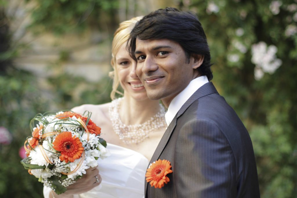 Photographe Mariage Aigues-Mortes, couple de mariés, couple, fleurs de mariage, bouquet mariage, mariée, portrait, marié, Gard Languedoc-Roussillon (30)