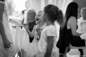 Sourires d'enfants lors du mariage Macau France Sebastien Huruguen