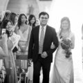 mariee-macau-eglise-entree-entrance-wedding-photographe-mariage-bordeaux-sebastien-huruguen-entree-eglise-noir-blanc