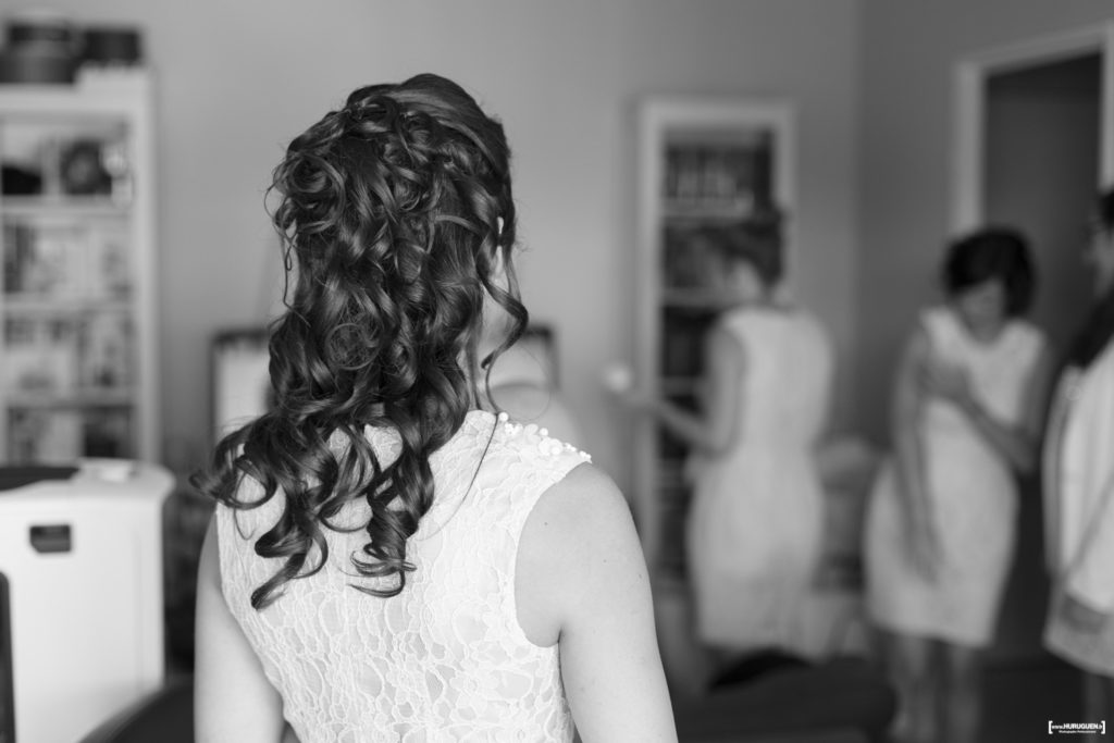 photographe-mariage-blanquefort-sebastien-huruguen-rose-gris-preparatifs-laura-elodie-maquilleuse-coiffeuse-beaute-nuptiale-mariee-33-armonia-essentielle-14