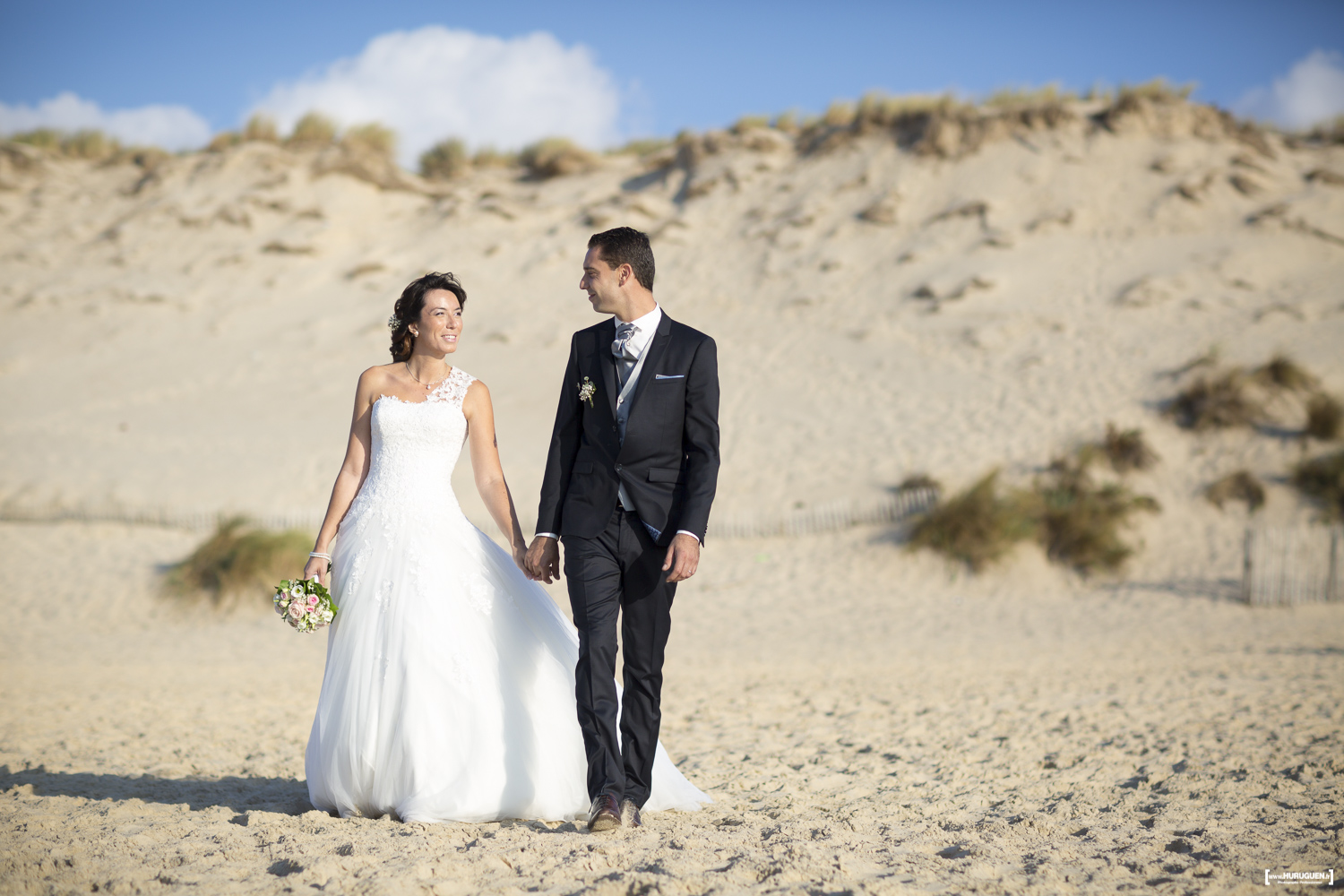 sebastien-huruguen-photographe-mariage-bordeaux-seance-photo-trash-the-dress-couple-maries-day-after-wedding-gironde-carcans-bride-plage-ocean