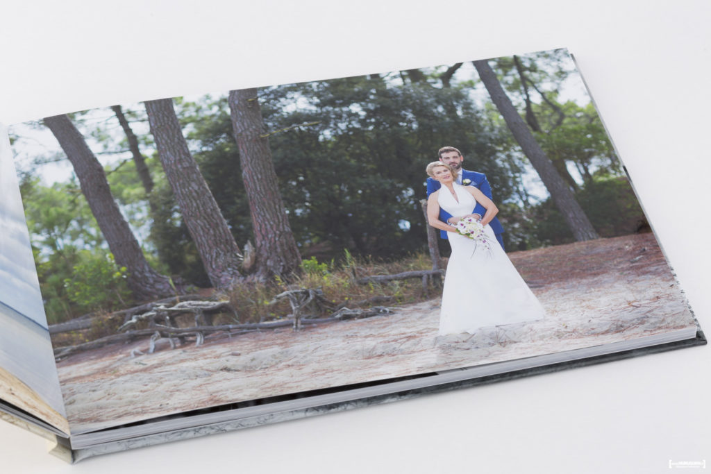 livre-album-photo-de-mariage-sebastien-huruguen-photographe-bordeaux-papier-brillant-format-A4-20x30cm-resalisation-montage-6