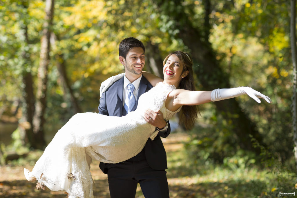 photographe-mariage-bordeaux-sebastien-huruguen-seance-photo-trash-the-dress-parc-majolan-blanquefort-couple-jeunes-maries-26