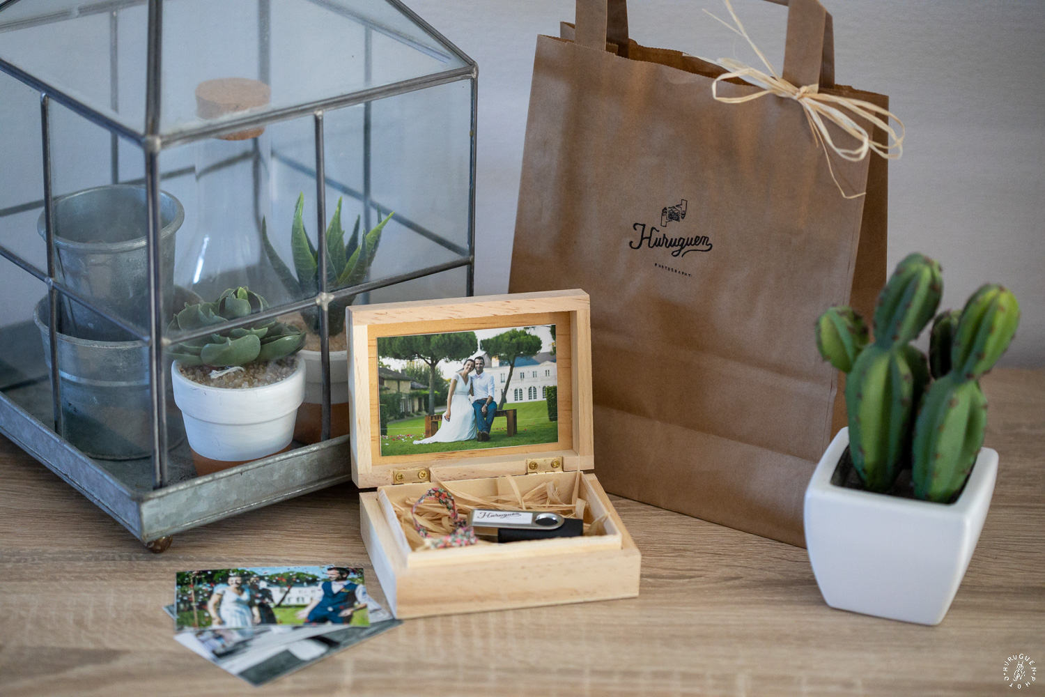 Coffret USB photos de mariage livré dans chaque reportages photos de mariage réalisés par Sébastien Huruguen photographe de mariage à Bordeaux.