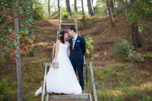 couple-jeunes-maries-seance-photo-trash-the-dress-day-after-plage-lac-ocean-carcans-sebastien-huruguen-photographe-mariage-11