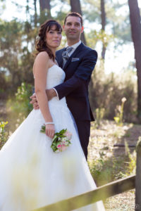 couple-jeunes-maries-seance-photo-trash-the-dress-day-after-plage-lac-ocean-carcans-sebastien-huruguen-photographe-mariage-12