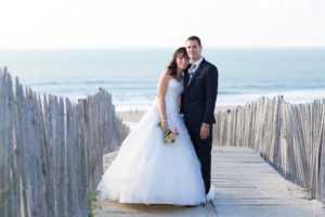 couple-jeunes-maries-seance-photo-trash-the-dress-day-after-plage-lac-ocean-carcans-sebastien-huruguen-photographe-mariage-23