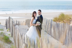 couple-jeunes-maries-seance-photo-trash-the-dress-day-after-plage-lac-ocean-carcans-sebastien-huruguen-photographe-mariage-25