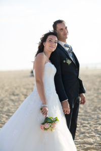 couple-jeunes-maries-seance-photo-trash-the-dress-day-after-plage-lac-ocean-carcans-sebastien-huruguen-photographe-mariage-29