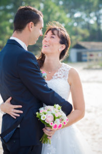 couple-jeunes-maries-seance-photo-trash-the-dress-day-after-plage-lac-ocean-carcans-sebastien-huruguen-photographe-mariage-3