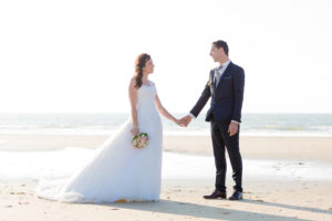 couple-jeunes-maries-seance-photo-trash-the-dress-day-after-plage-lac-ocean-carcans-sebastien-huruguen-photographe-mariage-32