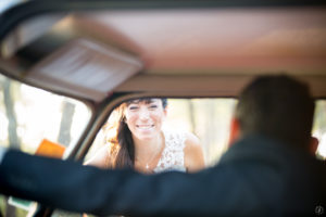 couple-jeunes-maries-seance-photo-trash-the-dress-day-after-plage-lac-ocean-carcans-sebastien-huruguen-photographe-mariage-37