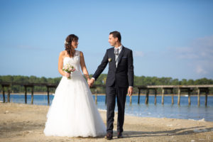 couple-jeunes-maries-seance-photo-trash-the-dress-day-after-plage-lac-ocean-carcans-sebastien-huruguen-photographe-mariage-6