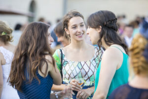 invites au vin d'honneur dans les jardins du chateau lafitte laguens a Yvrac sebastien Huruguen