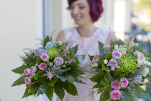 Photographe Mariage Bordeaux fleurs bouquet mariee paillettes demoiselle d honneur roses rose bouquets Sebastien Huruguen