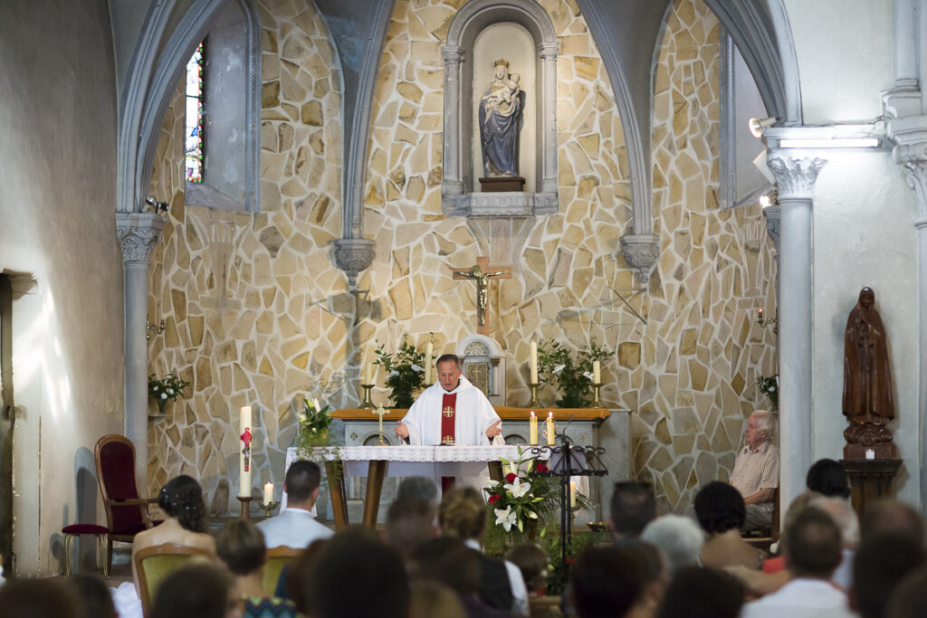 mariage couple de maries eglise notre dame de beyssac a marmande invités et témoins sebastien huruguen