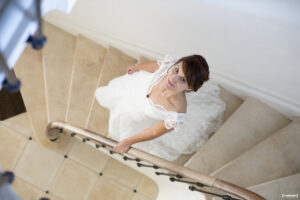 sebastien-huruguen-photographe-mariage-arcachon-bordeaux-mariee-escalier-bride-steps