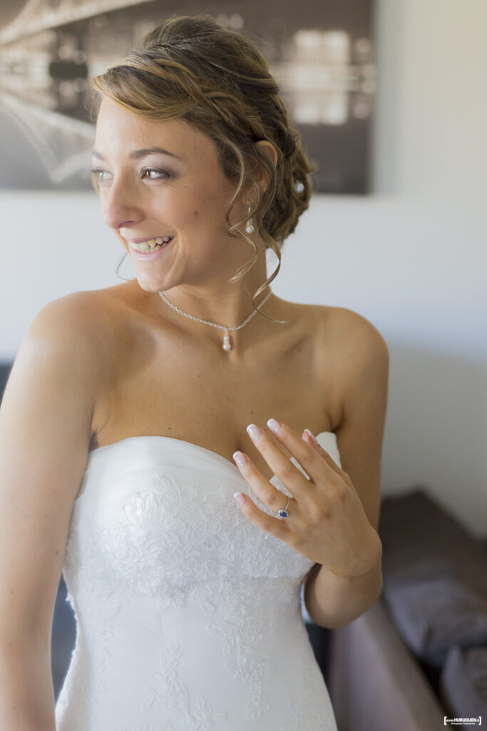 photographe-mariage-blanquefort-sebastien-huruguen-rose-gris-preparatifs-laura-elodie-maquilleuse-coiffeuse-beaute-nuptiale-mariee-33-armonia-essentielle-18